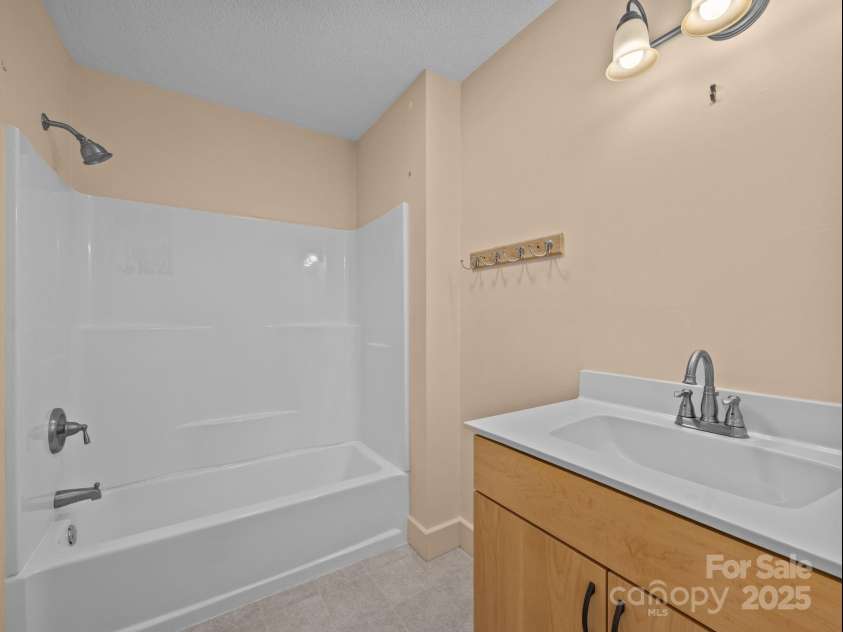 129 Franklin Road, Swannanoa, NC 28778.  MLS# CAR4283769, YatesRealty ID 30695. 