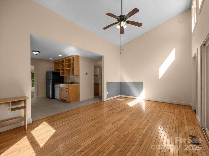 129 Franklin Road, Swannanoa, NC 28778.  MLS# CAR4283769, YatesRealty ID 30695. 