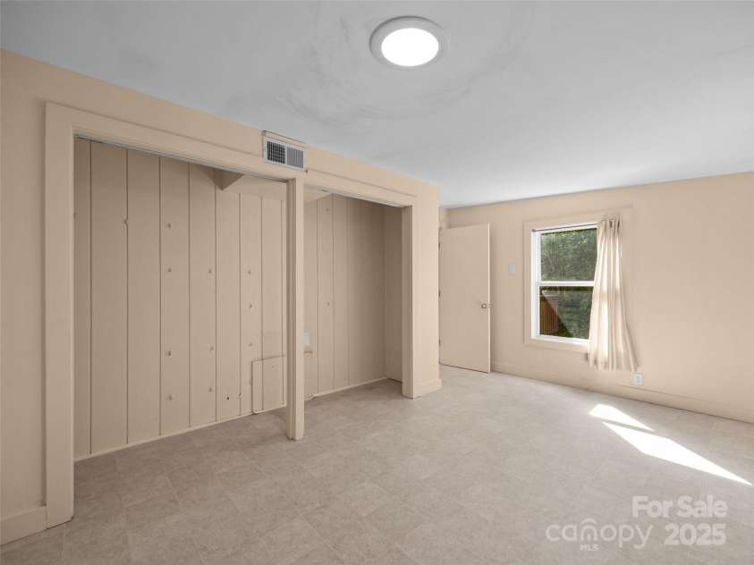 129 Franklin Road, Swannanoa, NC 28778.  MLS# CAR4283769, YatesRealty ID 30695. 