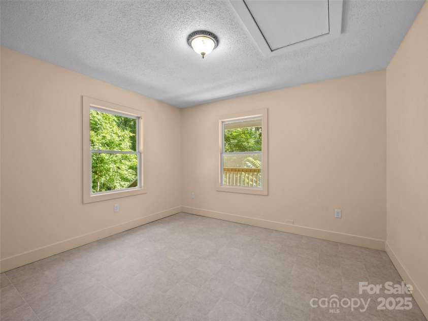 129 Franklin Road, Swannanoa, NC 28778.  MLS# CAR4283769, YatesRealty ID 30695. 