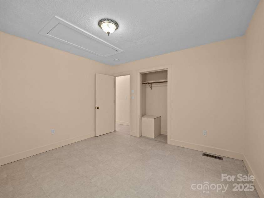 129 Franklin Road, Swannanoa, NC 28778.  MLS# CAR4283769, YatesRealty ID 30695. 
