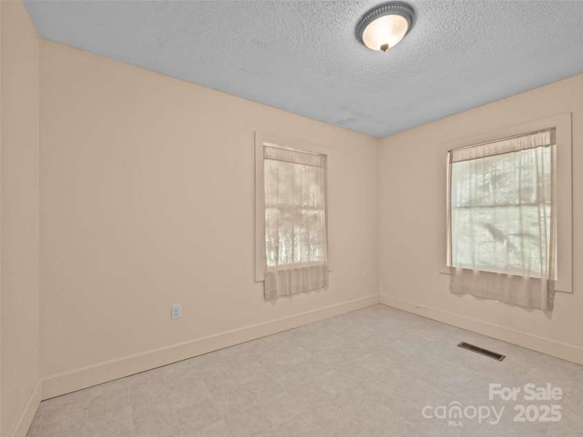 129 Franklin Road, Swannanoa, NC 28778.  MLS# CAR4283769, YatesRealty ID 30695. 