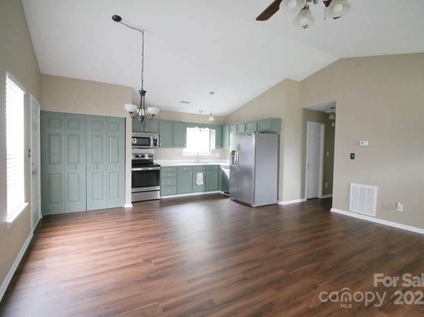6202 Cottageville Lane, Charlotte, NC 28208.  MLS# CAR4288230, YatesRealty ID 30696. 