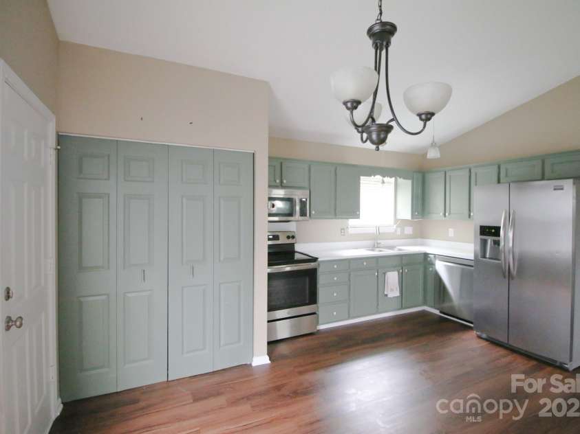 6202 Cottageville Lane, Charlotte, NC 28208.  MLS# CAR4288230, YatesRealty ID 30696. 