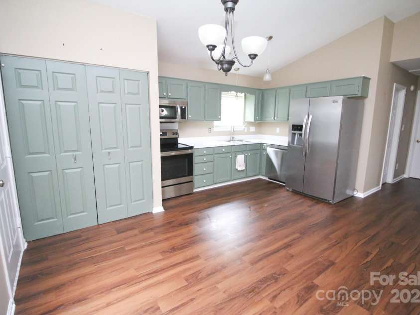 6202 Cottageville Lane, Charlotte, NC 28208.  MLS# CAR4288230, YatesRealty ID 30696. 