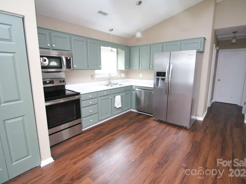 6202 Cottageville Lane, Charlotte, NC 28208.  MLS# CAR4288230, YatesRealty ID 30696. 