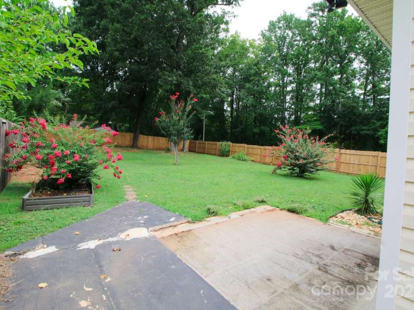 6202 Cottageville Lane, Charlotte, NC 28208.  MLS# CAR4288230, YatesRealty ID 30696. 