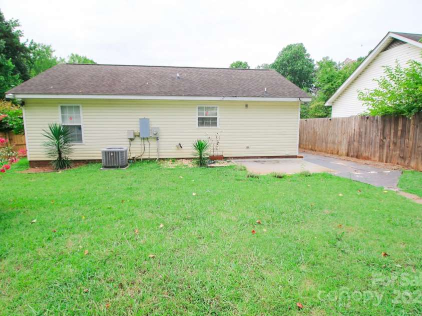 6202 Cottageville Lane, Charlotte, NC 28208.  MLS# CAR4288230, YatesRealty ID 30696. 