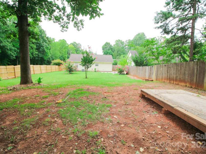 6202 Cottageville Lane, Charlotte, NC 28208.  MLS# CAR4288230, YatesRealty ID 30696. 