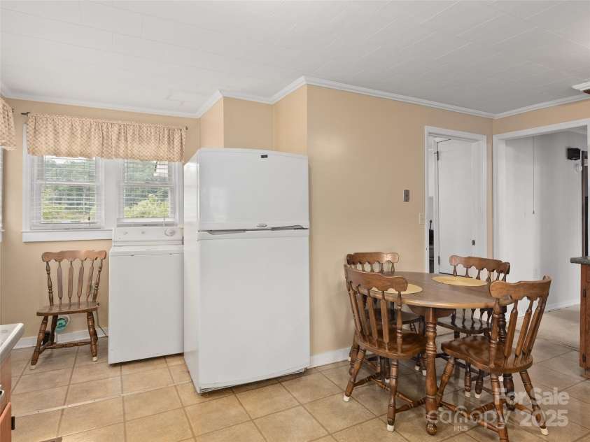 426 Sunset Circle, Canton, NC 28716.  MLS# CAR4285464, YatesRealty ID 30697. 