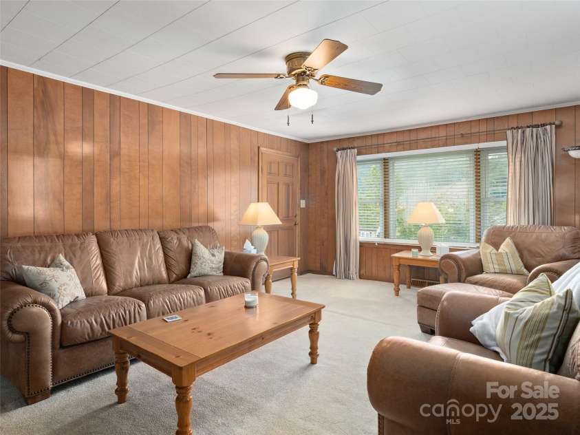 426 Sunset Circle, Canton, NC 28716.  MLS# CAR4285464, YatesRealty ID 30697. 