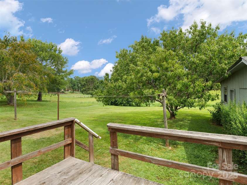 426 Sunset Circle, Canton, NC 28716.  MLS# CAR4285464, YatesRealty ID 30697. 