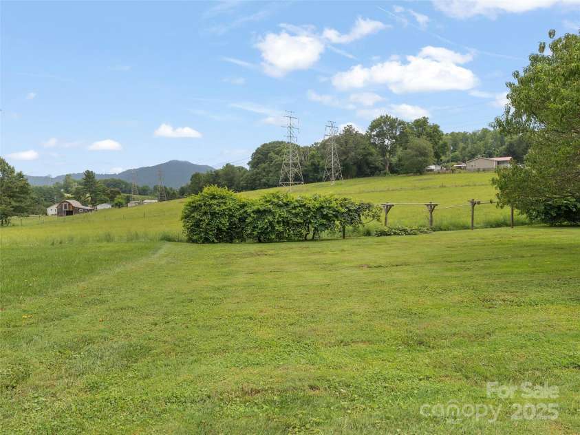 426 Sunset Circle, Canton, NC 28716.  MLS# CAR4285464, YatesRealty ID 30697. 