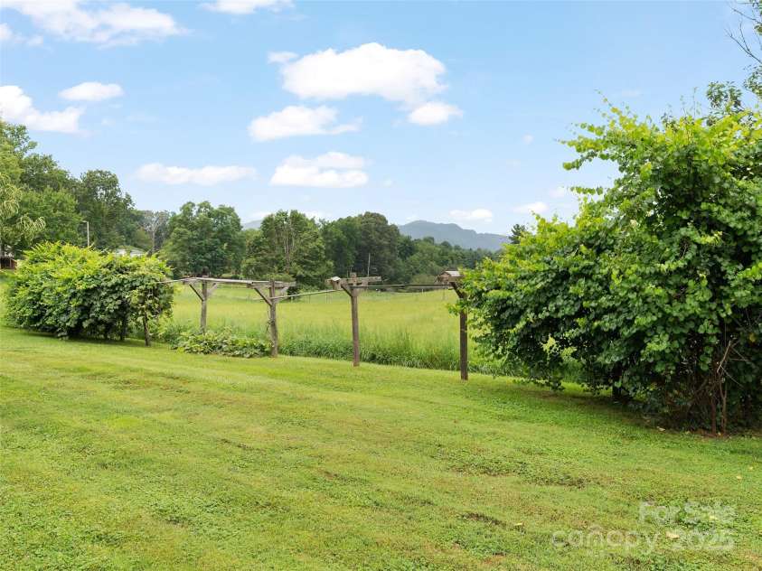 426 Sunset Circle, Canton, NC 28716.  MLS# CAR4285464, YatesRealty ID 30697. 