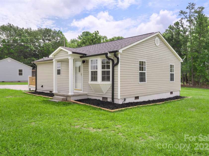 3114 Taxahaw Road, Lancaster, SC 29720.  MLS# CAR4287263, YatesRealty ID 30699. 