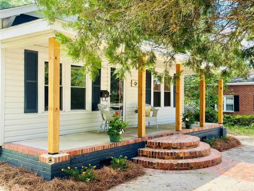 357 Huger Street, Cheraw, SC 29520.  MLS# CAR4258094, YatesRealty ID 3070. 