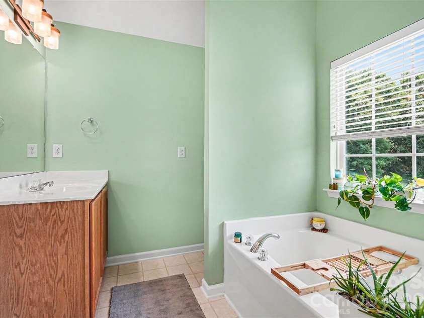 6019 Firethorne Lane, Concord, NC 28025.  MLS# CAR4391302, YatesRealty ID 30700. Primary bath