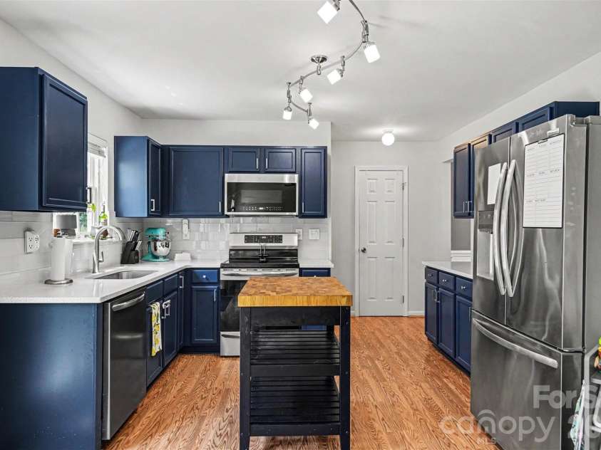 6019 Firethorne Lane, Concord, NC 28025.  MLS# CAR4391302, YatesRealty ID 30700. Upgraded Quartz Countertops and Tile backsplash