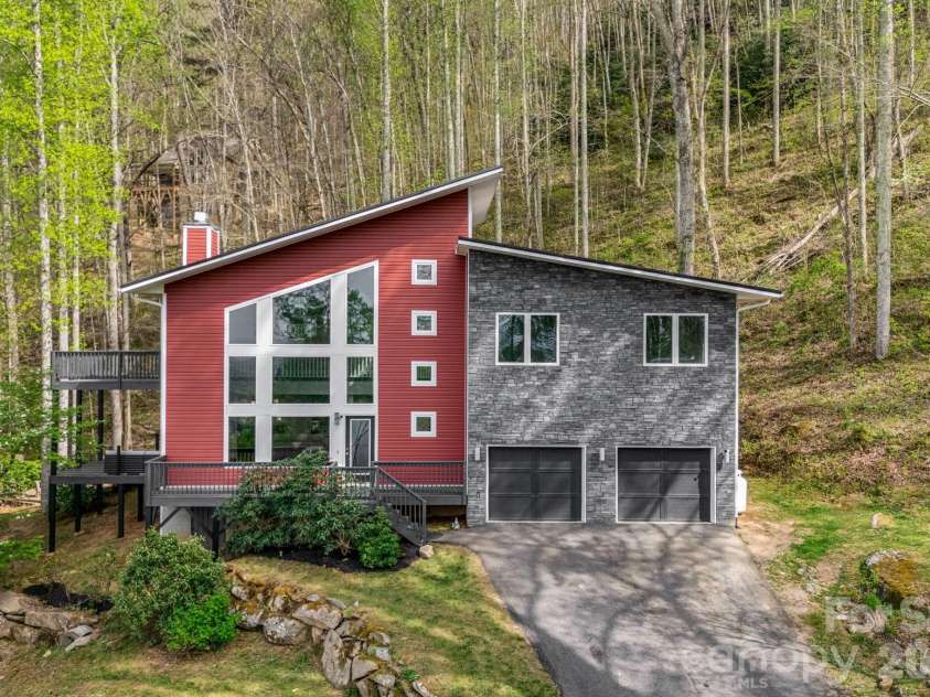 35 Chesten Mountain Drive, Asheville, NC 28803.  MLS# CAR4370920, YatesRealty ID 30701. 