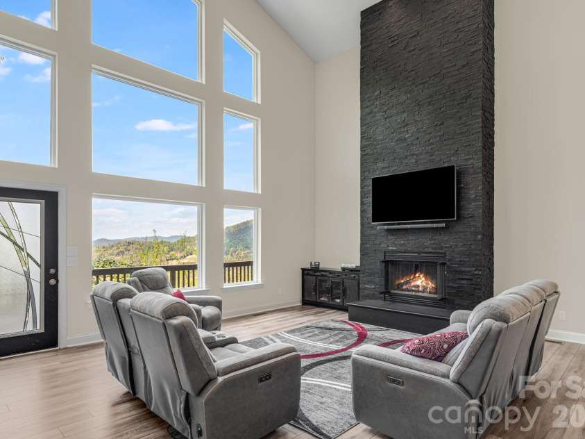 35 Chesten Mountain Drive, Asheville, NC 28803.  MLS# CAR4370920, YatesRealty ID 30701. 