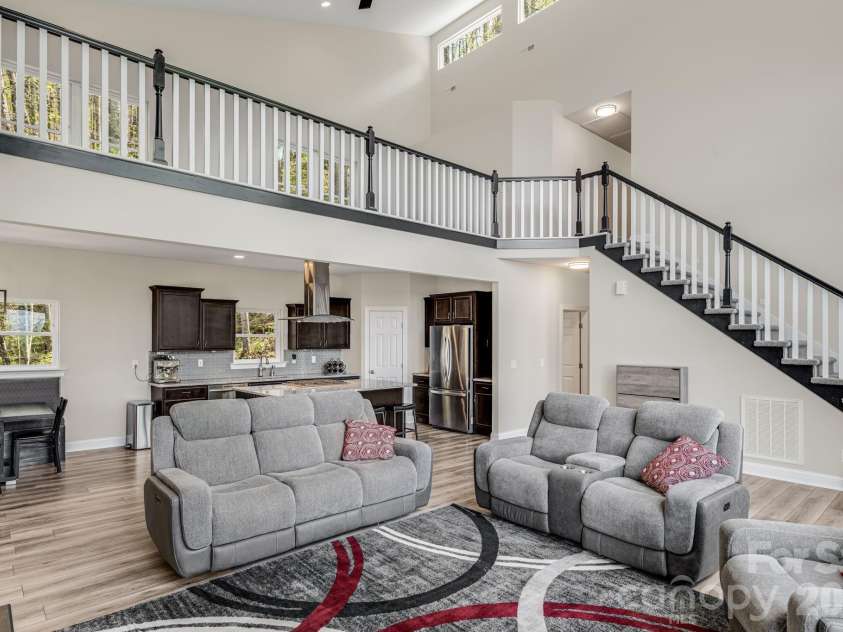 35 Chesten Mountain Drive, Asheville, NC 28803.  MLS# CAR4370920, YatesRealty ID 30701. 