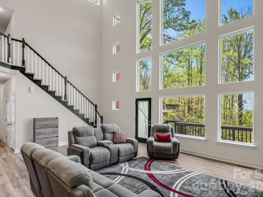 35 Chesten Mountain Drive, Asheville, NC 28803.  MLS# CAR4370920, YatesRealty ID 30701. 