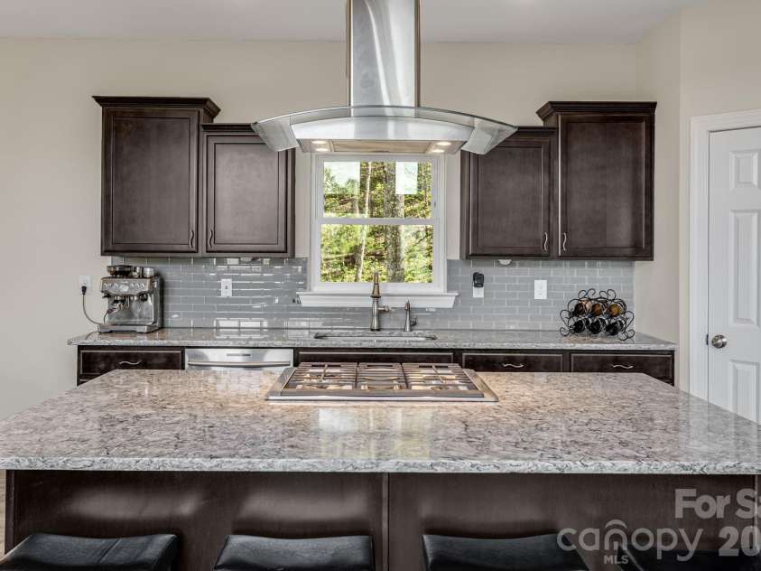 35 Chesten Mountain Drive, Asheville, NC 28803.  MLS# CAR4370920, YatesRealty ID 30701. 