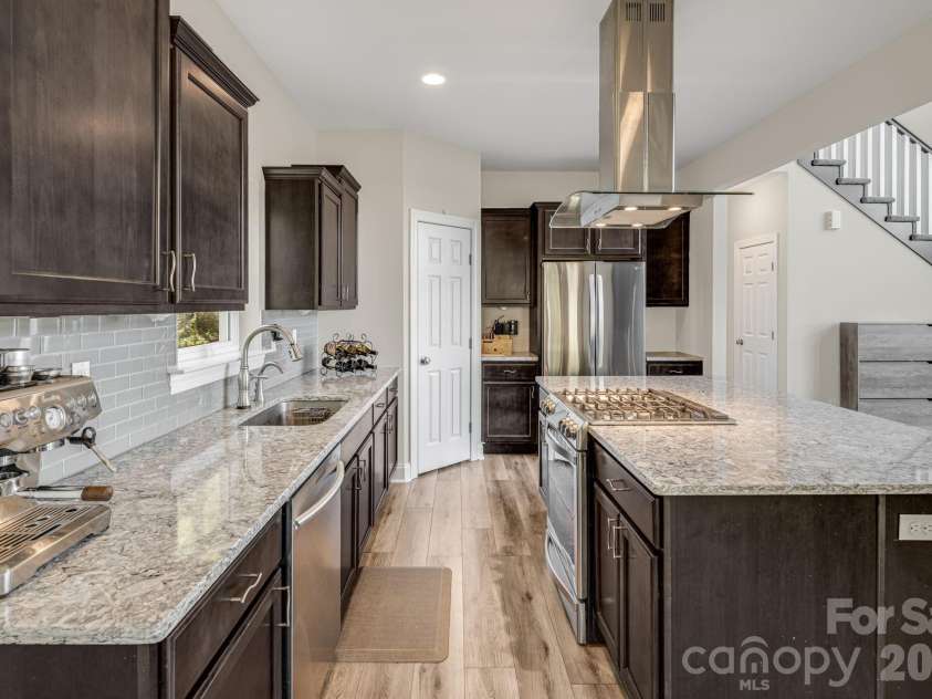 35 Chesten Mountain Drive, Asheville, NC 28803.  MLS# CAR4370920, YatesRealty ID 30701. 