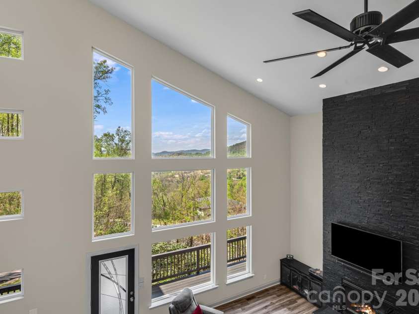 35 Chesten Mountain Drive, Asheville, NC 28803.  MLS# CAR4370920, YatesRealty ID 30701. 