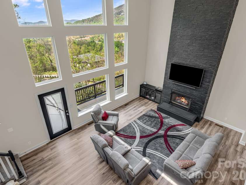 35 Chesten Mountain Drive, Asheville, NC 28803.  MLS# CAR4370920, YatesRealty ID 30701. 
