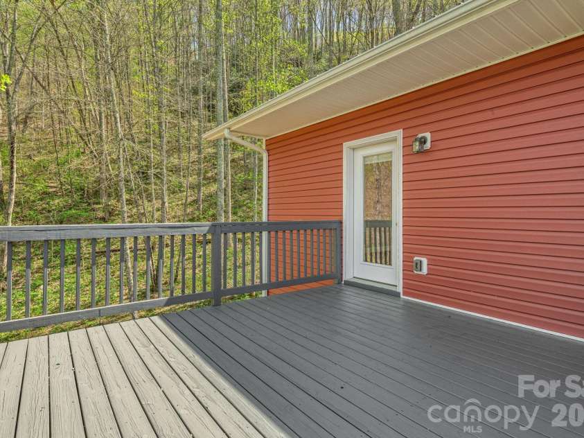 35 Chesten Mountain Drive, Asheville, NC 28803.  MLS# CAR4370920, YatesRealty ID 30701. 