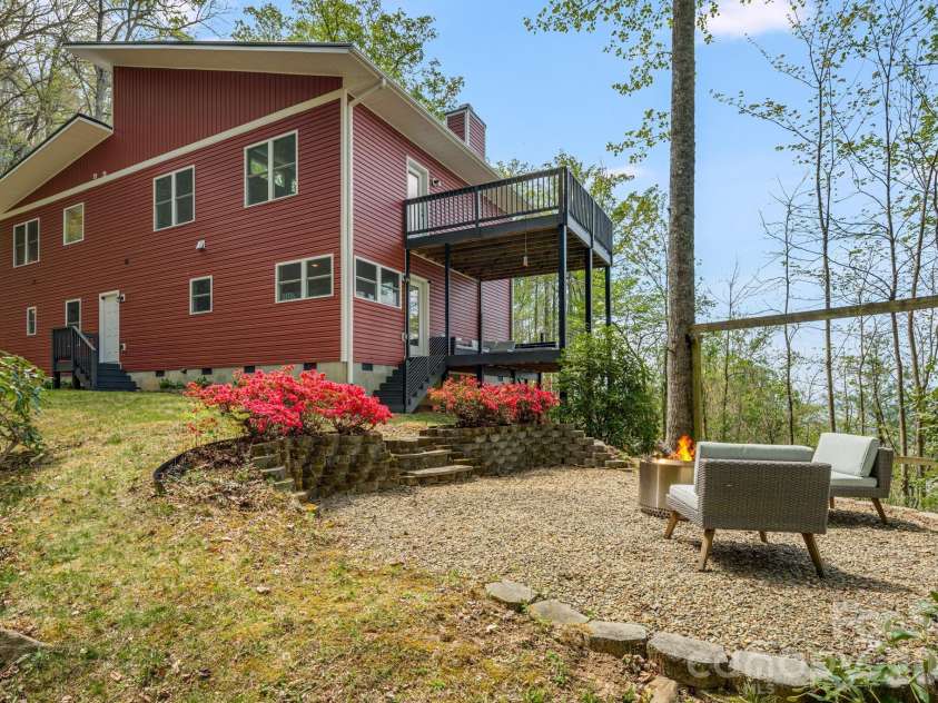 35 Chesten Mountain Drive, Asheville, NC 28803.  MLS# CAR4370920, YatesRealty ID 30701. 