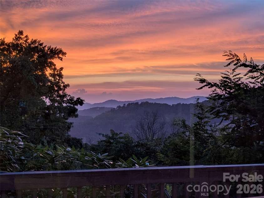 35 Chesten Mountain Drive, Asheville, NC 28803.  MLS# CAR4370920, YatesRealty ID 30701. 