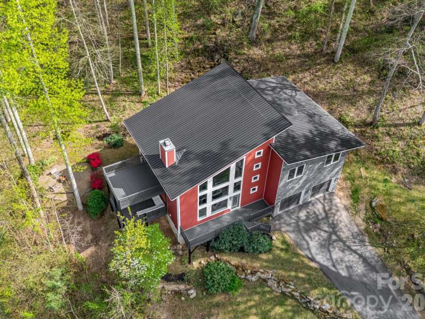 35 Chesten Mountain Drive, Asheville, NC 28803.  MLS# CAR4370920, YatesRealty ID 30701. 