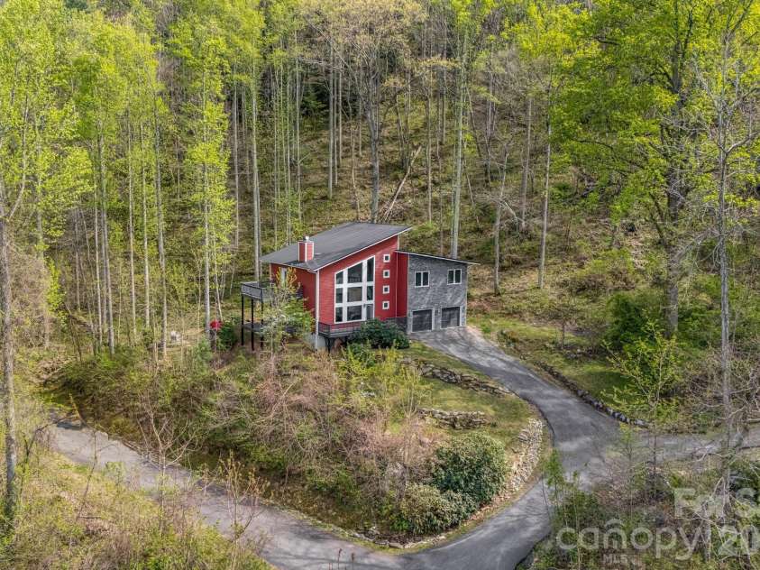 35 Chesten Mountain Drive, Asheville, NC 28803.  MLS# CAR4370920, YatesRealty ID 30701. 