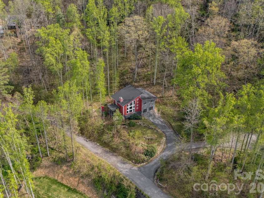 35 Chesten Mountain Drive, Asheville, NC 28803.  MLS# CAR4370920, YatesRealty ID 30701. 