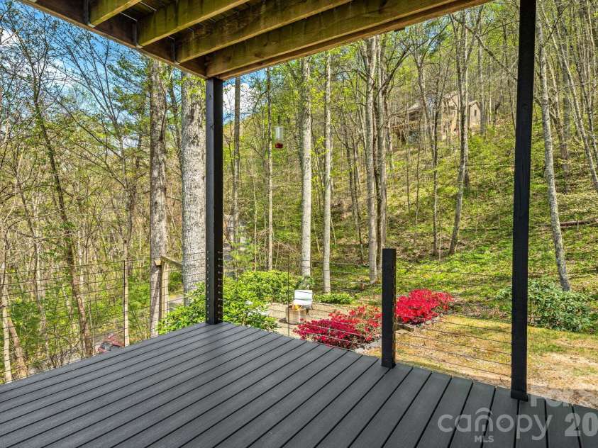35 Chesten Mountain Drive, Asheville, NC 28803.  MLS# CAR4370920, YatesRealty ID 30701. Lower Deck Views