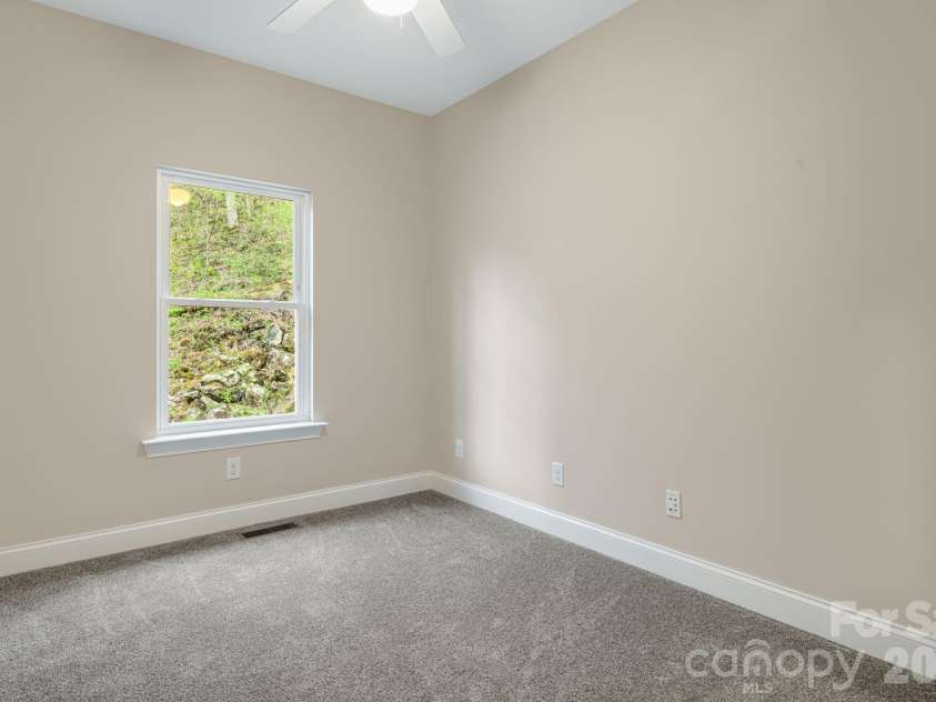 35 Chesten Mountain Drive, Asheville, NC 28803.  MLS# CAR4370920, YatesRealty ID 30701. Office/Bonus Room