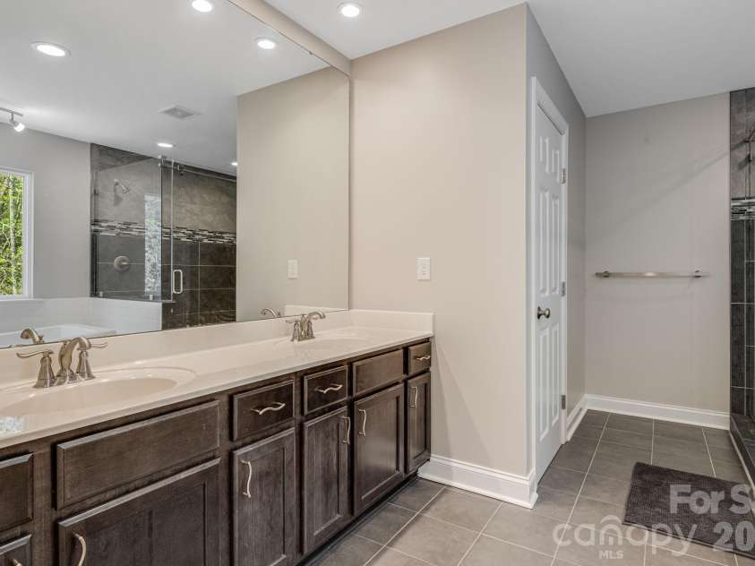 35 Chesten Mountain Drive, Asheville, NC 28803.  MLS# CAR4370920, YatesRealty ID 30701. Primary Bath, Dual Sinks