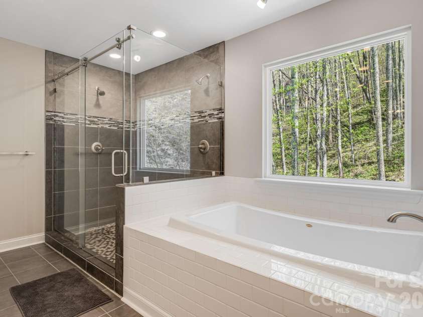 35 Chesten Mountain Drive, Asheville, NC 28803.  MLS# CAR4370920, YatesRealty ID 30701. Primary Bathroom, Tiled Shower, Soaking Tub