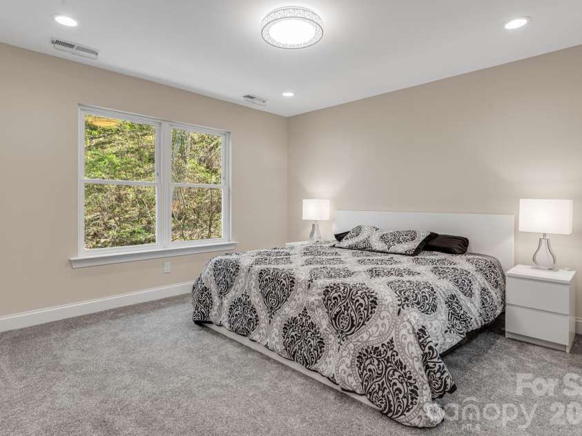 35 Chesten Mountain Drive, Asheville, NC 28803.  MLS# CAR4370920, YatesRealty ID 30701. Primary Bedroom