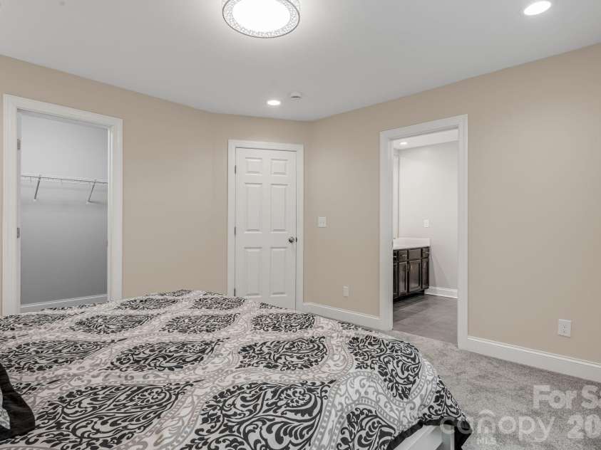 35 Chesten Mountain Drive, Asheville, NC 28803.  MLS# CAR4370920, YatesRealty ID 30701. Primary Bedroom