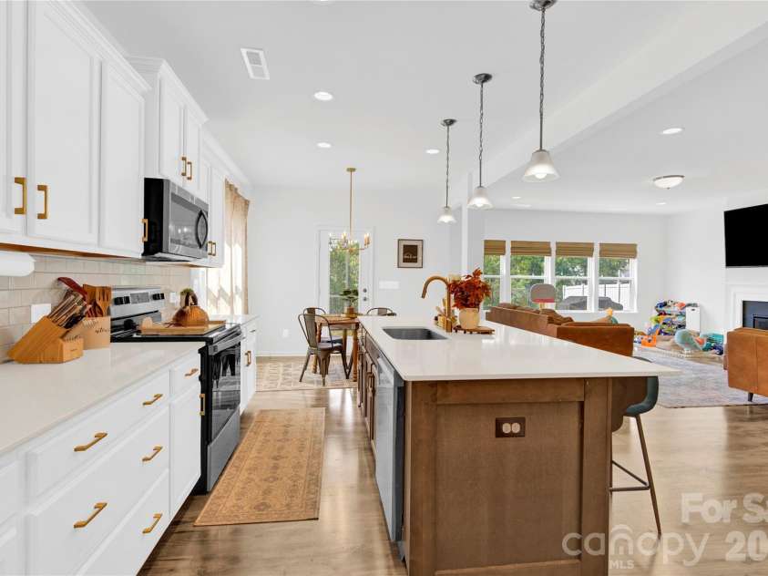3153 Pinehills Way, Mount Holly, NC 28120.  MLS# CAR4360789, YatesRealty ID 30702. Kitchen