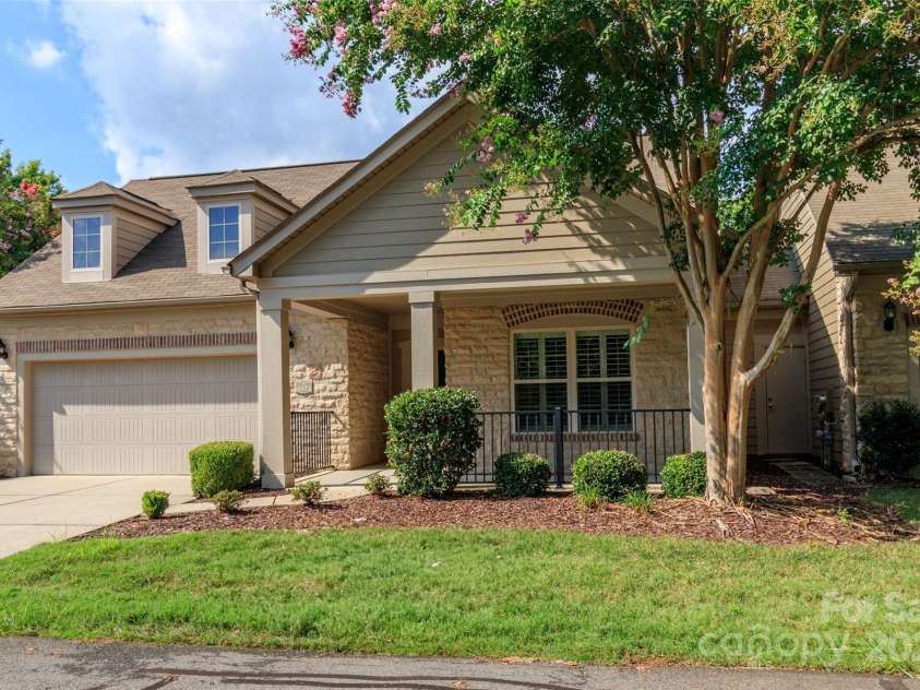 4423 Parkgate Drive, Matthews, NC 28105.  MLS# CAR4286068, YatesRealty ID 30702. 