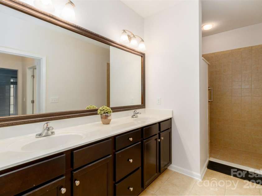 4423 Parkgate Drive, Matthews, NC 28105.  MLS# CAR4286068, YatesRealty ID 30702. 