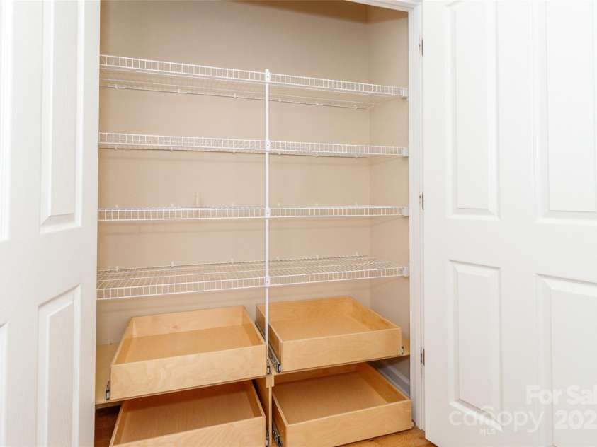 4423 Parkgate Drive, Matthews, NC 28105.  MLS# CAR4286068, YatesRealty ID 30702. Hall Pantry