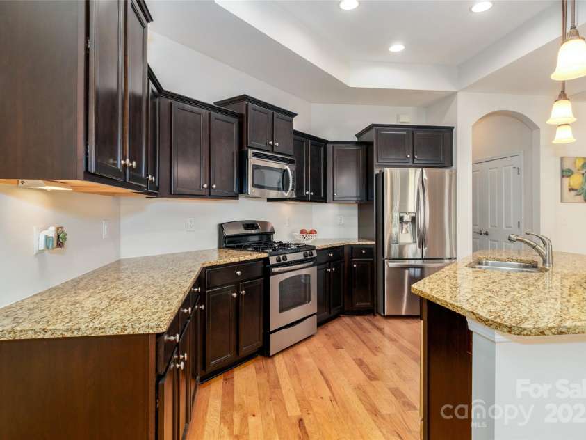 4423 Parkgate Drive, Matthews, NC 28105.  MLS# CAR4286068, YatesRealty ID 30702. Kitchen