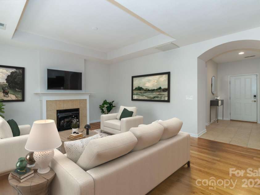 4423 Parkgate Drive, Matthews, NC 28105.  MLS# CAR4286068, YatesRealty ID 30702. Living Room