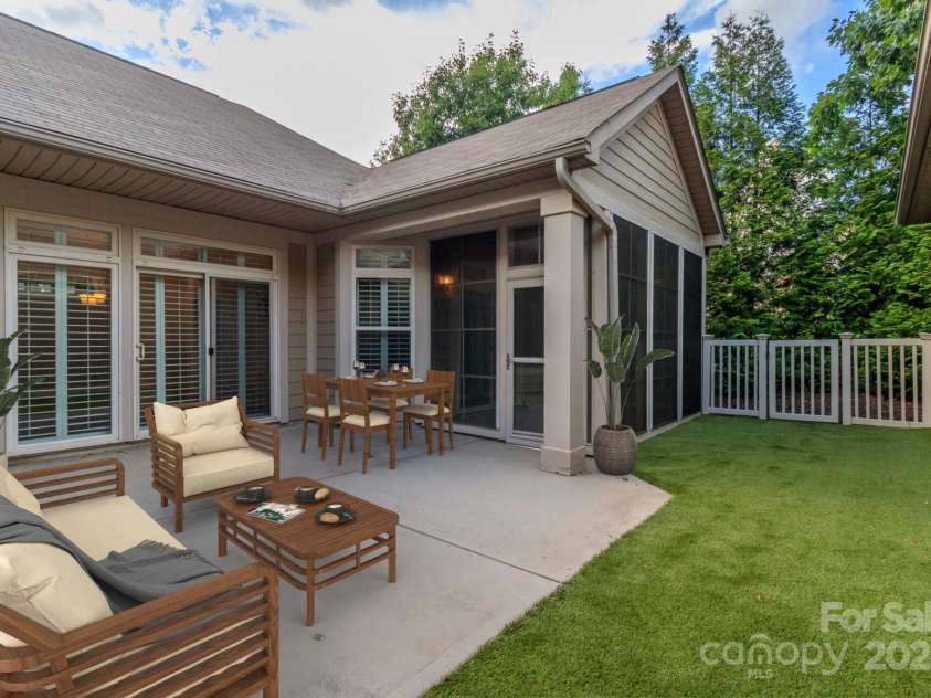 4423 Parkgate Drive, Matthews, NC 28105.  MLS# CAR4286068, YatesRealty ID 30702. Rare private courtyard 