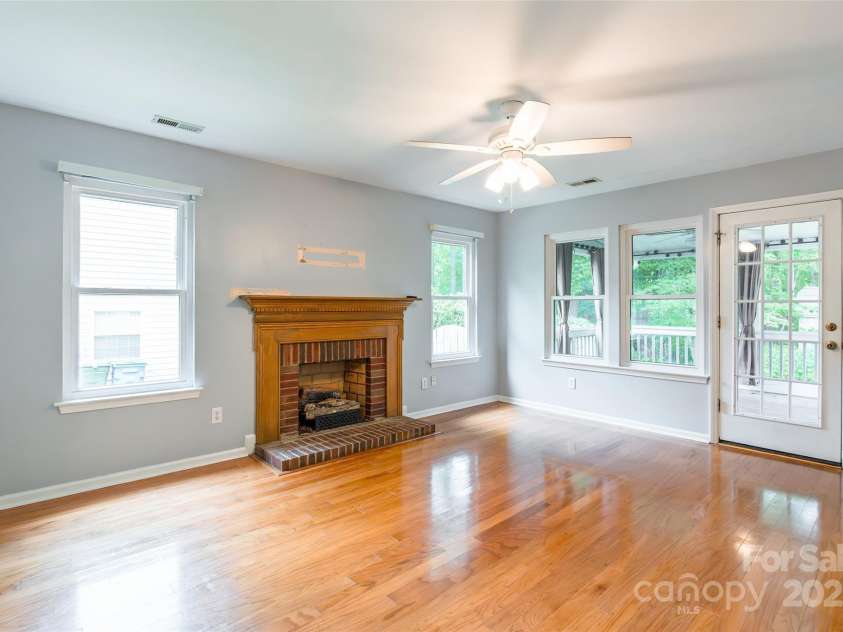 202 Pond View Lane, Fort Mill, SC 29715.  MLS# CAR4288681, YatesRealty ID 30705. 